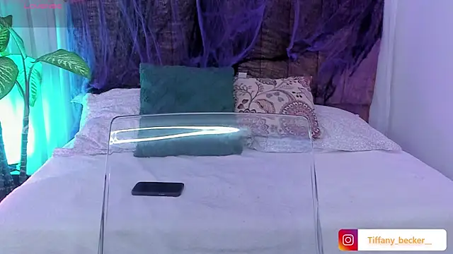 tiffany becker online show from October 18, 2025, 11:56 am