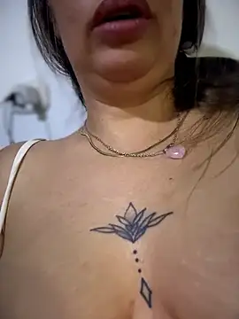 Emiily lee online show from July 2, 2026, 2:23 am
