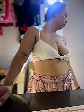 Emiily lee online show from June 25, 2026, 12:19 am