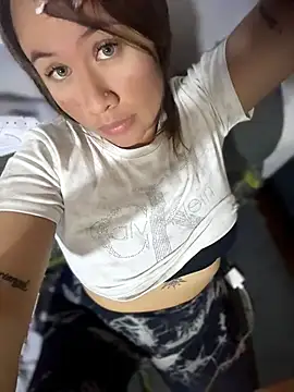 Emiily lee online show from June 23, 2026, 9:24 pm