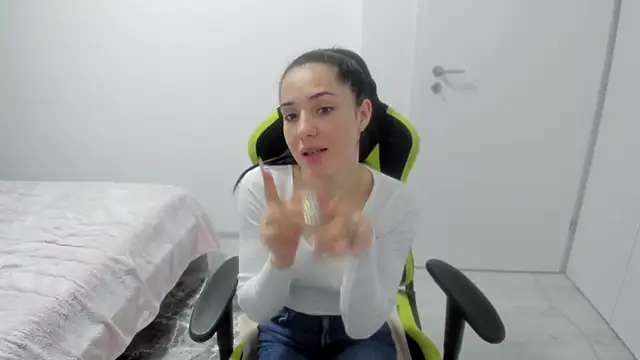 Emmapmg online show from April 2, 2026, 8:15 pm