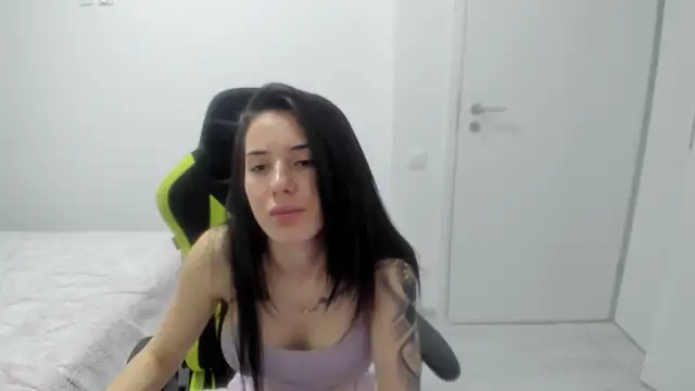 Emmapmg online show from April 3, 2026, 8:21 am