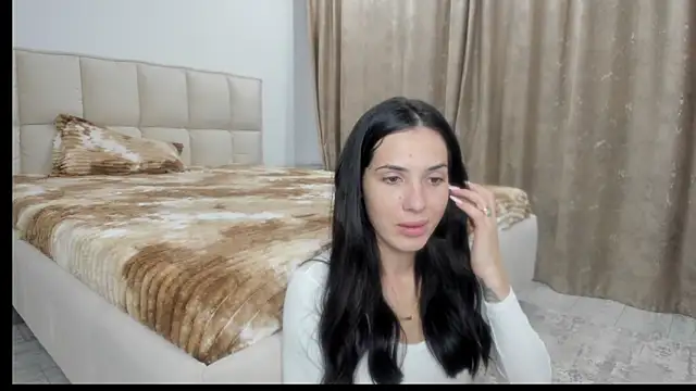 Emmapmg online show from October 18, 2025, 5:04 pm