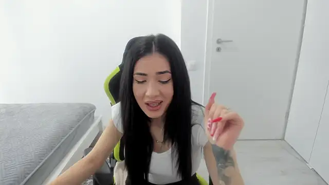 Emmapmg online show from February 25, 2026, 10:26 am