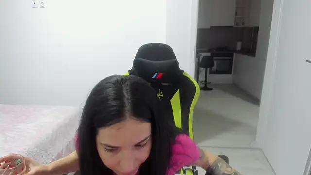 Emmapmg online show from March 25, 2026, 7:02 pm