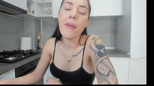 Emmapmg online show from February 11, 2026, 12:49 pm