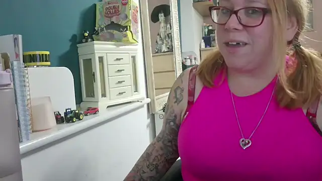 NikiDeeOfficial online show from September 14, 2025, 9:15 pm