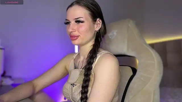 MarlynRobertsen online show from October 9, 2025, 2:06 pm