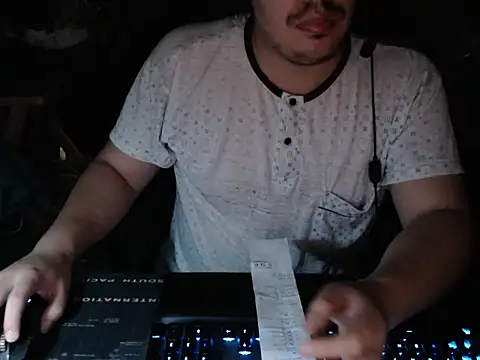 thealfawolf01 online show from May 30, 2026, 2:40 am
