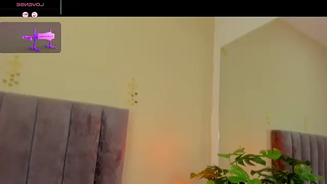 Megan Thompsonn online show from May 4, 2026, 1:47 pm