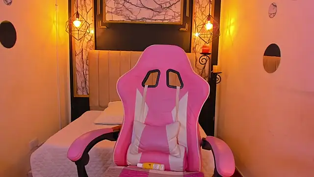 agatha rusell  online show from March 4, 2025, 12:18 am