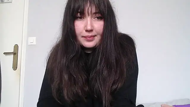 Lynylou online show from March 9, 2026, 2:31 pm