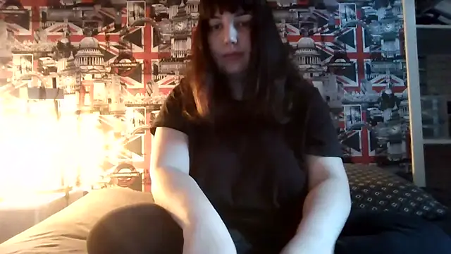 Lynylou online show from September 16, 2025, 12:06 pm