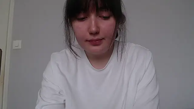 Lynylou online show from March 10, 2026, 2:43 pm