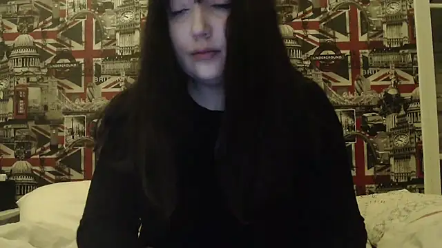 Lynylou online show from February 9, 2026, 9:35 pm