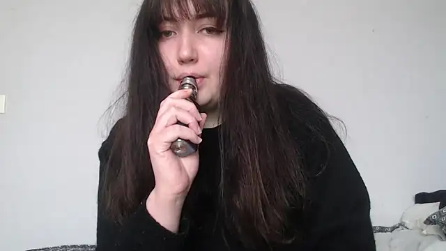 Lynylou online show from March 16, 2026, 3:04 pm