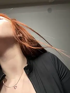 JudyWalkerr online show from March 21, 2025, 4:49 am