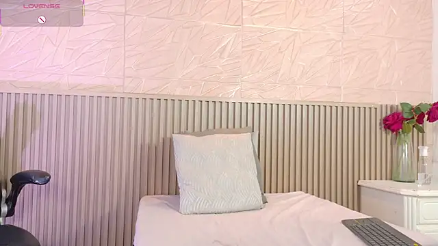 paula  cruzz online show from September 24, 2025, 9:21 pm