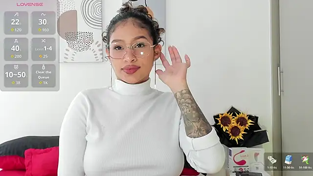 SeleneClark online show from October 27, 2025, 7:37 pm