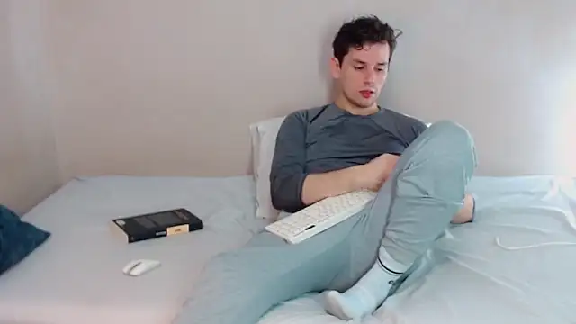 Elio555 online show from March 2, 2025, 8:35 pm