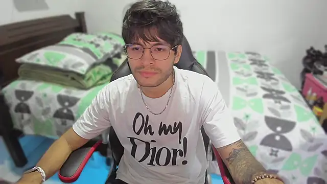 justin stark7 online show from February 19, 2025, 11:36 pm