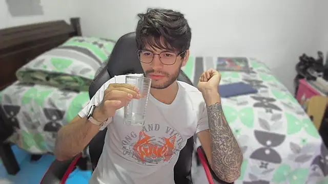 justin stark7 online show from February 26, 2025, 10:58 pm