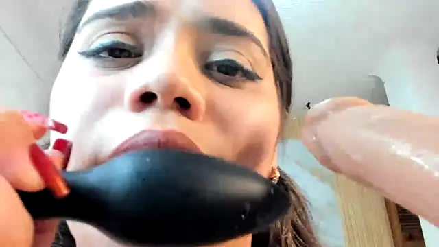 samy 19  online show from October 8, 2025, 11:16 pm