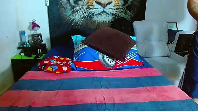 Michaell Myerss  online show from October 28, 2025, 2:05 pm