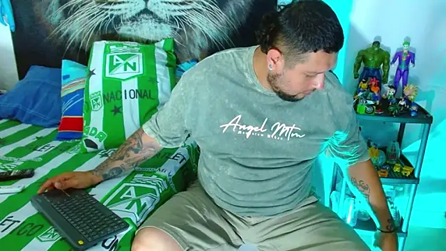 Michaell Myerss  online show from December 16, 2025, 3:38 pm