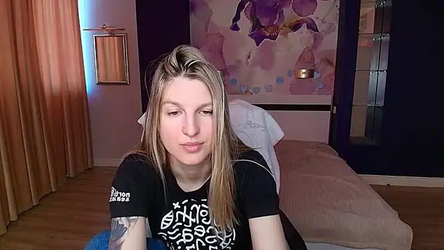 EmilyWalkeri online show from May 25, 2026, 6:56 am