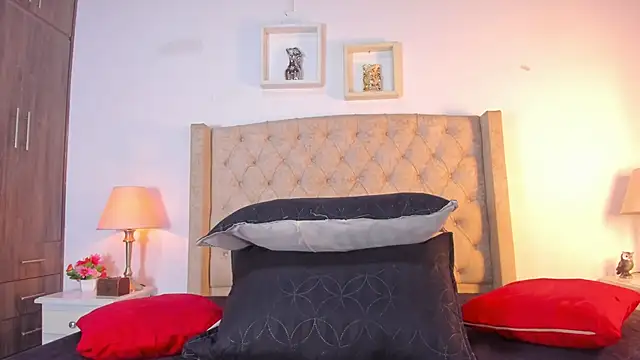 allisson m online show from October 4, 2025, 12:07 pm