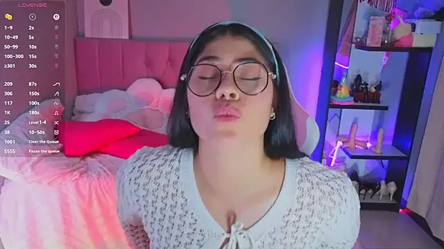 LoaLuxury online show from February 9, 2026, 6:06 pm