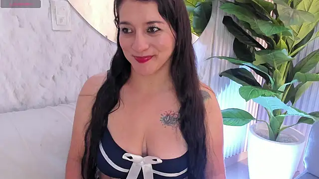 Emelyross  online show from November 9, 2025, 12:47 am