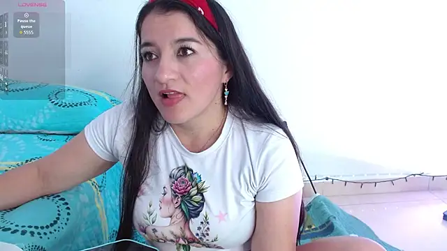Emelyross  online show from June 13, 2026, 7:56 pm