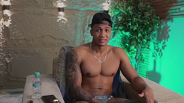 Logan Varela online show from December 4, 2025, 1:54 pm