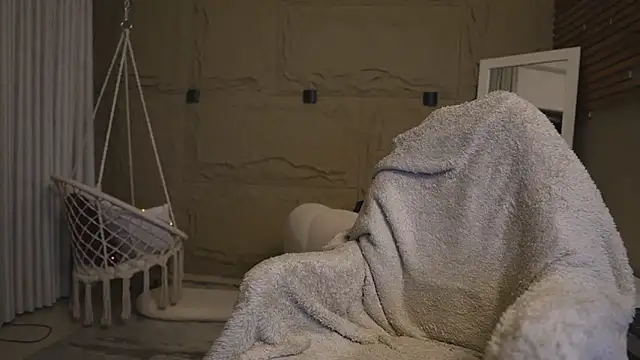 Snapshot of Logan_Varela chatting on February 28, 2026, 1:11 pm Logan Varela online show from February 28, 2026, 1:11 pm