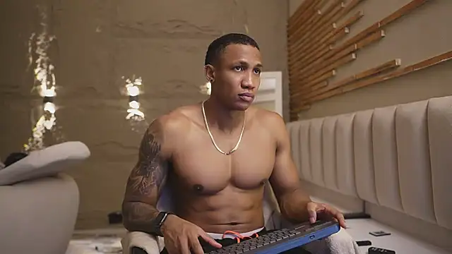 Snapshot of Logan_Varela chatting on March 20, 2026, 1:23 pm Logan Varela online show from March 20, 2026, 1:23 pm