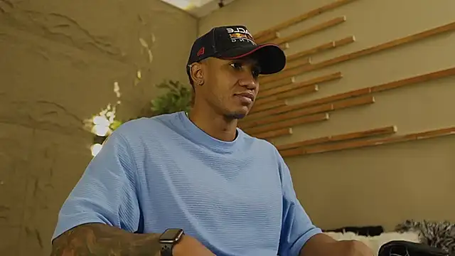 Snapshot of Logan_Varela chatting on February 15, 2026, 3:33 pm Logan Varela online show from February 15, 2026, 3:33 pm