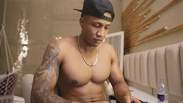 Snapshot of Logan_Varela chatting on March 17, 2026, 1:36 pm Logan Varela online show from March 17, 2026, 1:36 pm