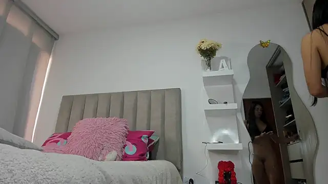 Snapshot of Queen_Antonella_Oficial chatting on March 22, 2026, 1:34 pm Queen Antonella Oficial online show from March 22, 2026, 1:34 pm