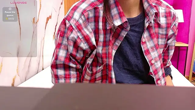 yourcuteneighbourr online show from June 24, 2026, 3:05 am
