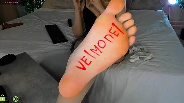 Snapshot of Valerie_Woods chatting on June 4, 2026, 1:10 am Valerie Woods online show from June 4, 2026, 1:10 am
