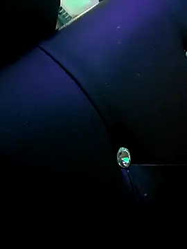 gurlnips online show from May 2, 2026, 2:28 am
