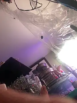 gurlnips online show from December 4, 2025, 11:26 pm