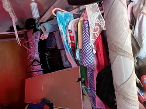 gurlnips online show from November 19, 2025, 10:10 pm