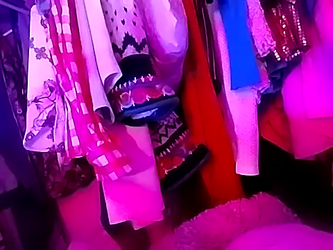 gurlnips online show from October 14, 2025, 5:24 pm