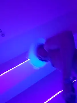 gurlnips online show from May 5, 2026, 1:03 pm
