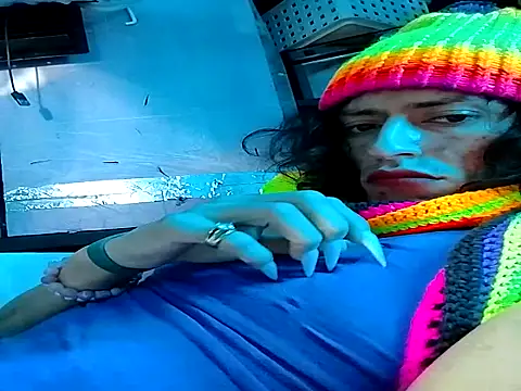 gurlnips online show from October 31, 2025, 5:59 am