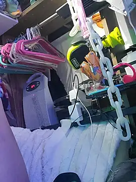 gurlnips online show from January 10, 2026, 1:17 pm