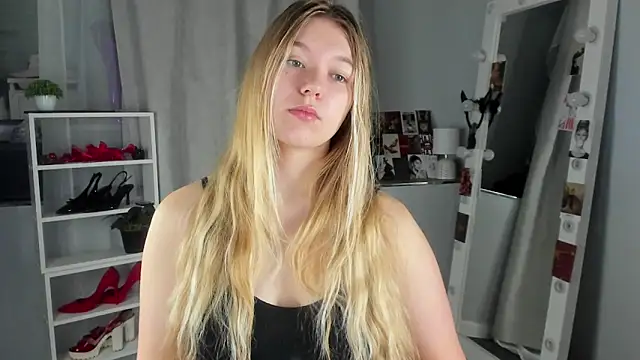 Rebecca Kelly online show from September 24, 2025, 2:07 am